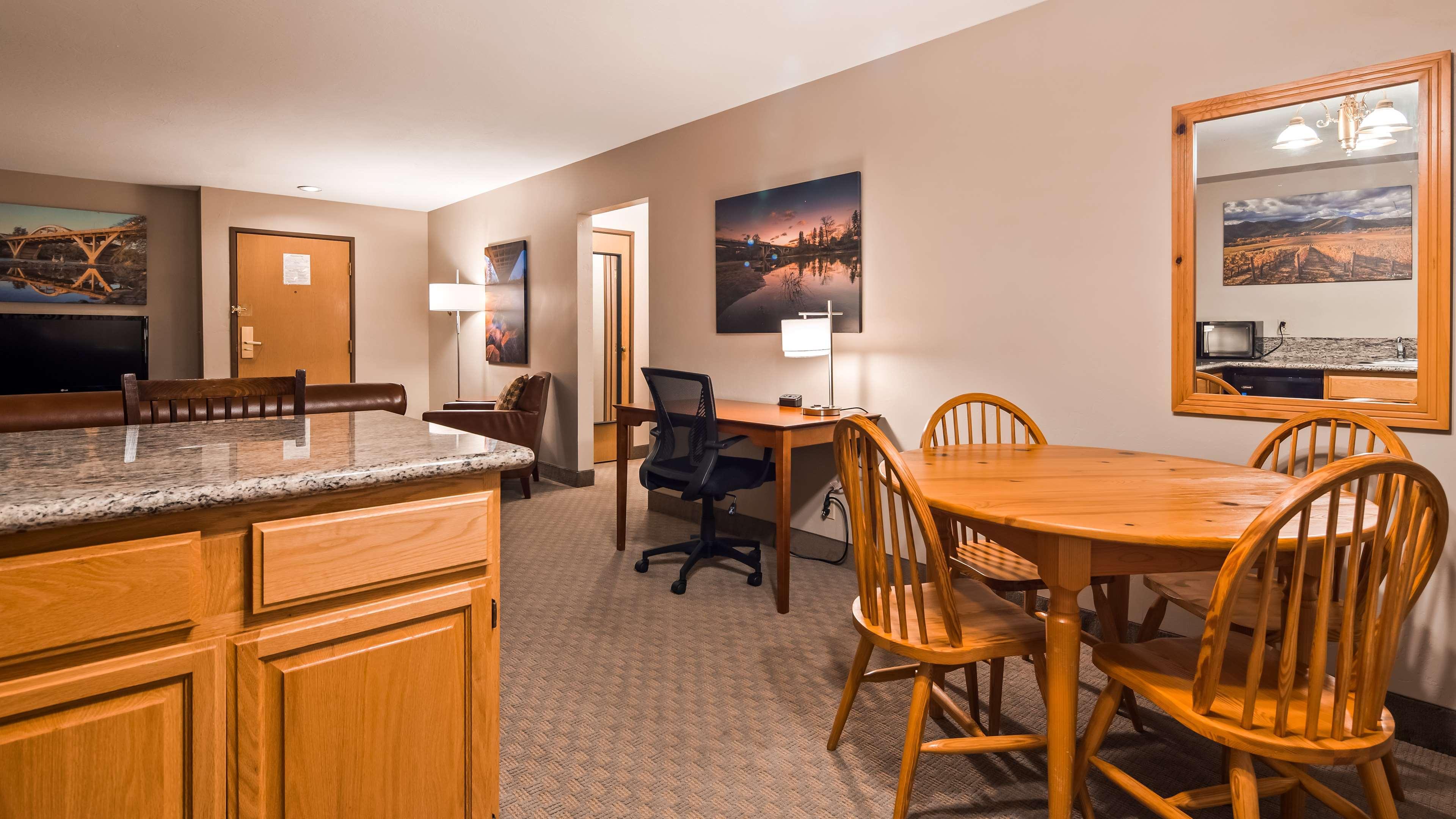 Best Western Inn At The Rogue Rogue River Exterior photo