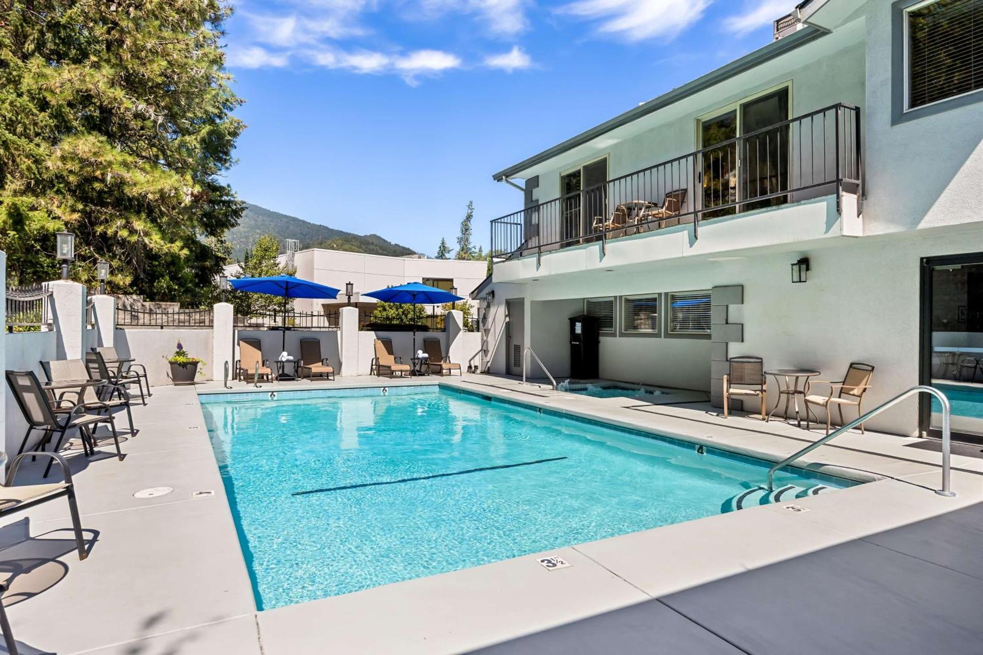 Best Western Inn At The Rogue Rogue River Exterior photo